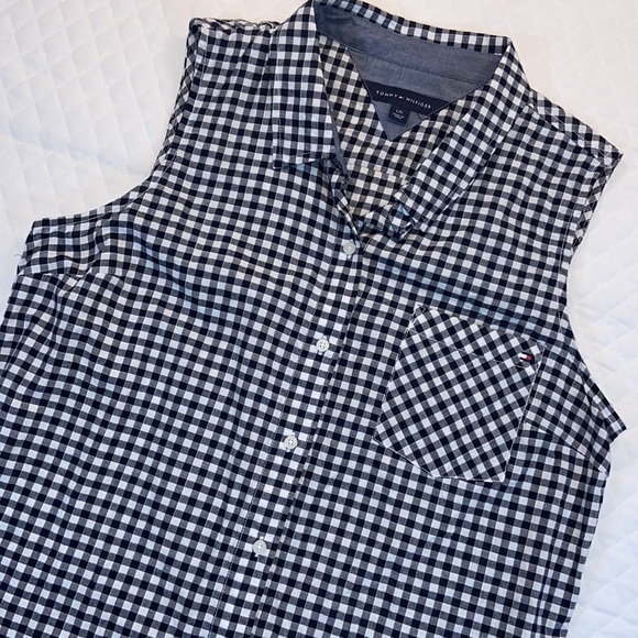 Tommy Hilfiger Gingham Check Sleeveless Button Up Top. Large. Black & White - Picture 7 of 11
